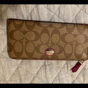 Coach Accordian Zip Around Wallet - Looks like new. Rarely used.